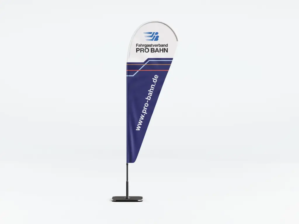 Dunkelblaue PRO-BAHN-Dropflag mit Logo, Linienmotiv und Internetadresse
