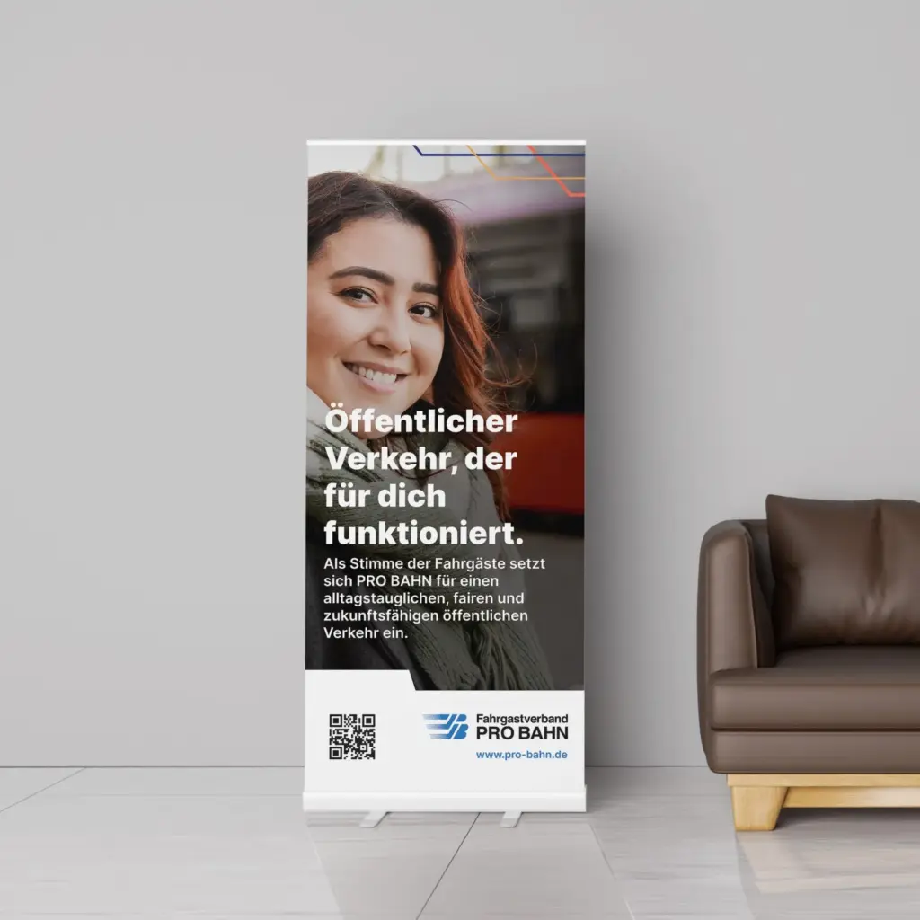 PRO-BAHN-Roll-up-Banner mit Frauenporträt, Statement, QR-Code und Logo